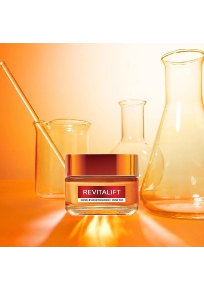 L'Oréal Paris Revitalift Clinical Aydınlatıcı ve Gözenek Pürüzsüzleştirici C Vitamini Krem 50 ML