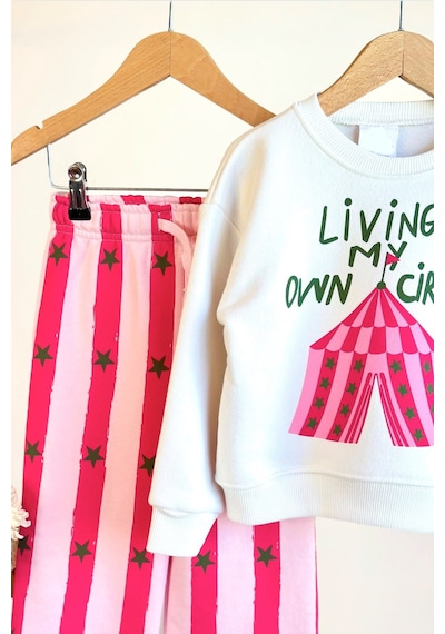 Monila Kız Çocuk Sirk Baskılı Ekru Sweatshirt Ve Pembe Çizgili Yıldız Baskılı Eşofman Alt Üst Takım