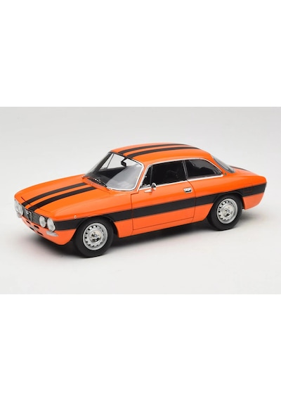 1:18 Norev 1973 Alfa Romeo 2000 Gtv