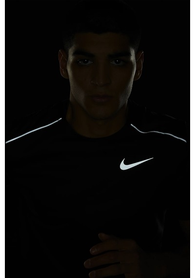 Nike Miler Dri Fit Running Tee Black Reflektörlü Koşu Antrenman Tişörtü Siyah Siyah Nike Miler Dri Fit Running Tee Black Reflektörlü Koşu Antrenman Tişörtü Siyah Siyah