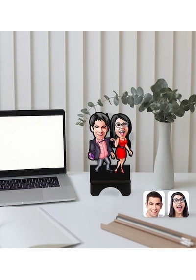 Kişiye Özel Sevgililer Karikatürlü Ahşap Biblo Telefon Standı-4