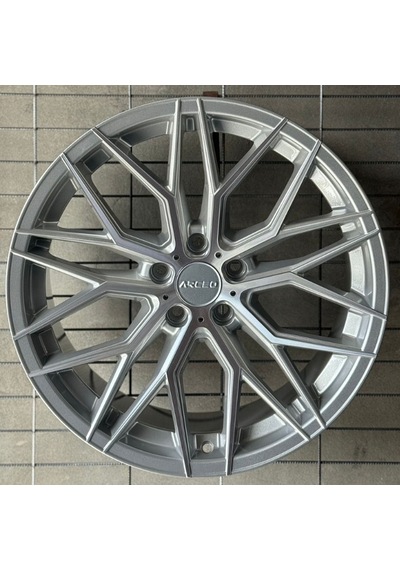 5 112 19 9.5 Et45 Ch73.1 Hyper Black Arceo Valencia Jant