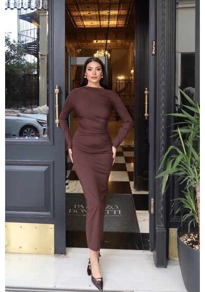 Kechi Woman Dalgıç Kumaş Kayık Yaka Drapeli Uzun Elbise Kahverengi