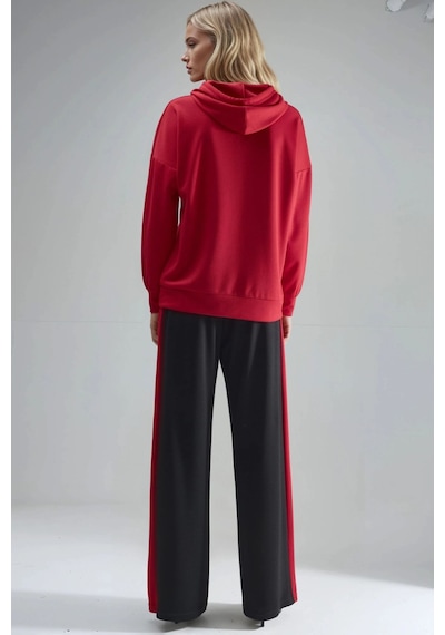 Hiccup Modal Dokulu Kapüşonlu Sweatshirt Ve Şerit Detaylı Pantolon Takımı Bersan Collection Kırmızı Hiccup Modal Dokulu Kapüşonlu Sweatshirt Ve Şerit Detaylı Pantolon Takımı Bersan Collection Kırmızı