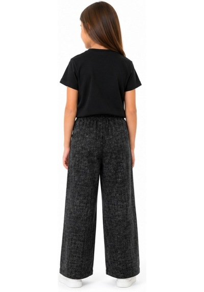 İrem Kız Çocuk Kendinden Simli Kumaş Beli Lastikli Cepli Geniş Paça Model Siyah Renk Eşofman Altı İrem Kız Çocuk Kendinden Simli Kumaş Beli Lastikli Cepli Geniş Paça Model Siyah Renk Eşofman Altı