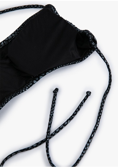 Koton Boyundan Bağlamalı Bikini Üstü Yılan Derisi Desenli Siyah Desenli 4sak10066mm Siyah Koton Boyundan Bağlamalı Bikini Üstü Yılan Derisi Desenli Siyah Desenli 4sak10066mm Siyah