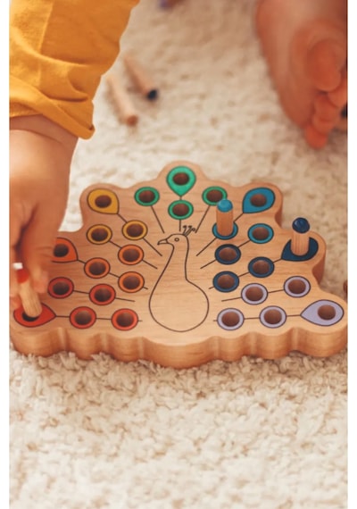 Montessori Ahşap Duyusal Eğitici Oyuncak Renkli Pim Takmalı Tavus Kuşu