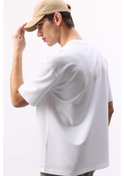 DeFacto Oversize Geniş Kalıp Ütü Gerektirmeyen Bisiklet Yaka Kısa Kollu Basic Düz Ağır Kumaş Beyaz Tişört X3926AZ25SPWT34 DeFacto Oversize Geniş Kalıp Ütü Gerektirmeyen Bisiklet Yaka Kısa Kollu Basic Düz Ağır Kumaş Beyaz Tişört X3926AZ25SPWT34