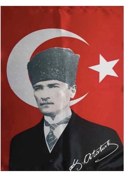 Kalpaklı Atatürk Posterli Saten Türk Bayrağı 5 Adet  70 x 100 CM
