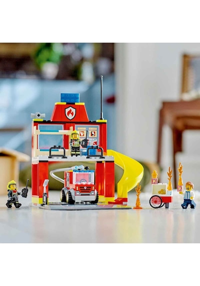 LEGO® City 60375 İtfaiye Merkezi ve İtfaiye Kamyonu 153 Parça