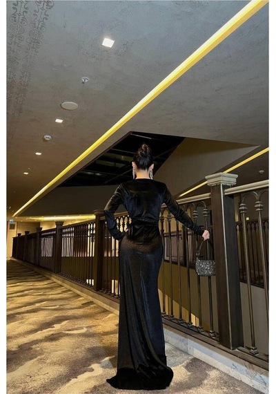 DefyModa Kadın Esnek Kadife Kumaş Kruvaze Yaka Kuşaklı Abiye Elbise Siyah