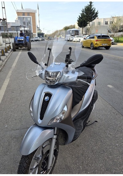 Motocam Piaggio Medley S 150 Ön Cam 2021-2026 Model 56cm Şeffaf Renkli Elcikli Aparatsızdır