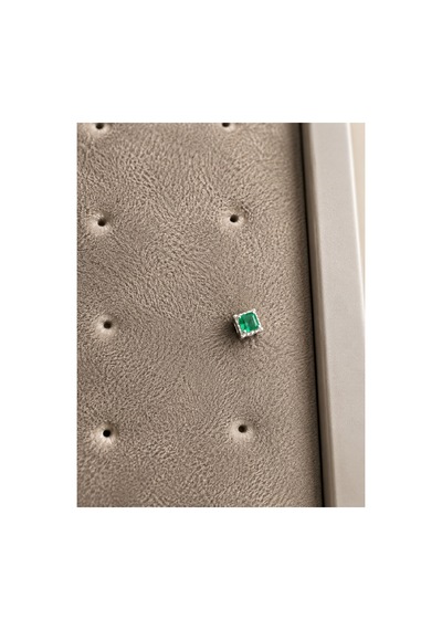 316l Çelik Zümrüt Yeşili Kare Taşlı Halo Detaylı Premium Gümüş Renk Tragus Ve Helix Piercing Altın