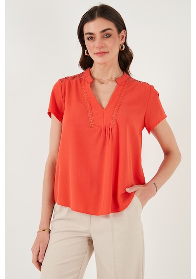 Lela Güpür Detaylı % 100 Pamuk Regular Fit V Yaka Bayan Bluz 611Bz0286 Nar Çiçeği