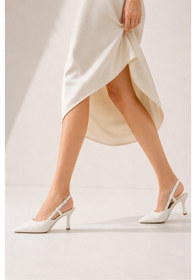 Lebibe Shoes Lısa Kadın Beyaz Sivri Burun 7 Cm Topuklu Çiçek Dantel Desenli Rugan Slingback Ayakkabı