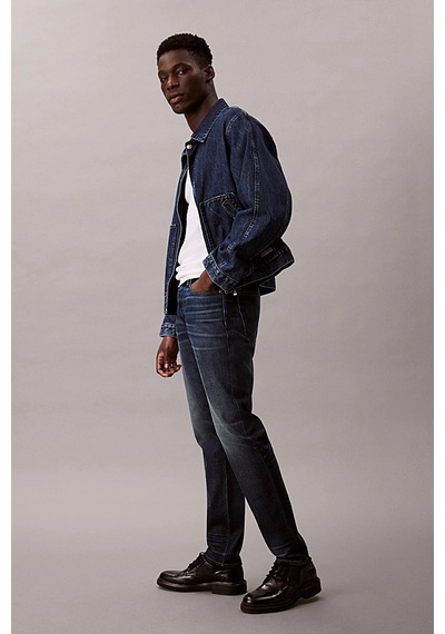 Calvin Klein Erkek Slim Tapered Fit Termal Kumaşlı Jean Pantolon - Koyu Mavi Dark Crescent Calvin Klein Erkek Slim Tapered Fit Termal Kumaşlı Jean Pantolon - Koyu Mavi Dark Crescent