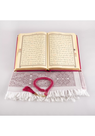 Kuran + Seccade + Tesbih Hediye Seti Orta Boy, Kadife, Desenli Kutu, Fuşya Pembe