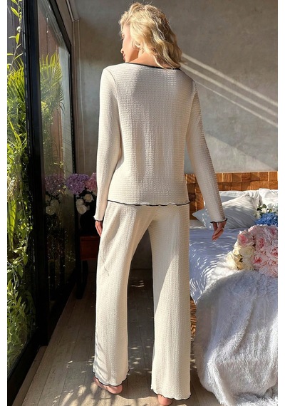Angbutik Kadın Beyaz Örme Kumaş V Yaka Düğmeli Rahat Şık Pijama Takımı