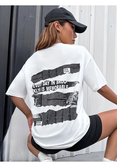 Tarzsokak Brooklyn Slogan Baskılı Gazete Desenli Oversize Beyaz