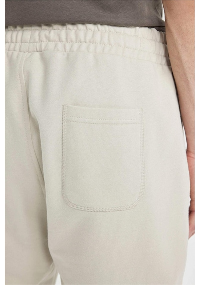DeFacto Slim Fit Dar Kesim Dar Paça Cepli Basic Düz Şort B8673AX24SMGR437