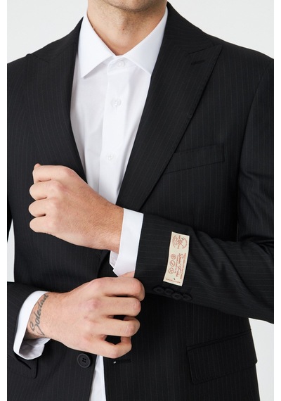 Siyah İnce Çizgili Modern Slim Fit Klasik Yaka Takım Elbise Desenli