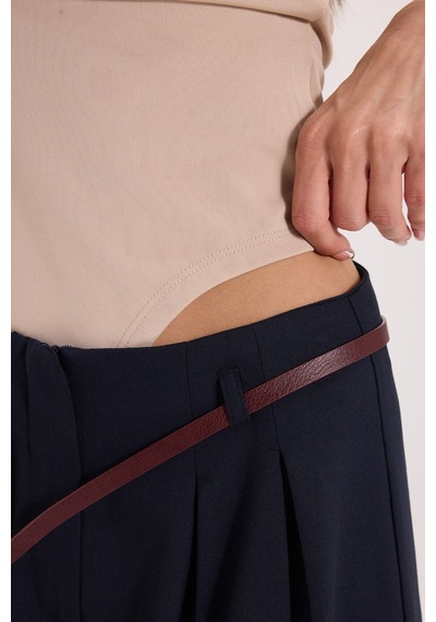 Tudors Kadın Slim Fit Dar Kesim Askılı Kare Yaka Sırtı Açık Sandy Kumaş Çıtçıtlı Bej Body-51254