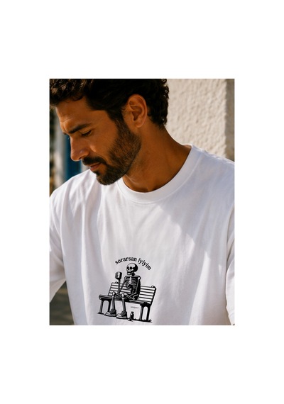 Qmen Style Unisex Beyaz Oversize Baskılı T-shirt Espirili Şans İskelet %100 Pamuk
