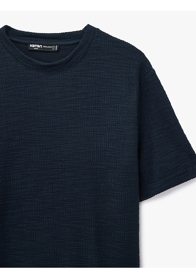 Koton Regular Fit Kısa Kollu Dokulu Tok Kumaş Bisiklet Yaka Tişört Lacivert 6sam10378mk