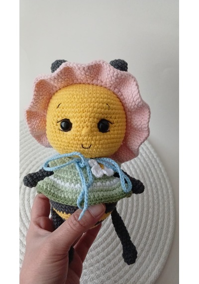 Amigurumi Şapkalı Sevimli Arı 02 - Çok Renkli