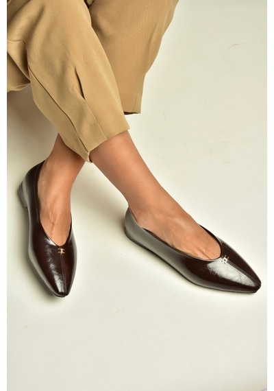 Fox Shoes Z820402060 Kahverengi Rustik V-kesim Küt Burun Kadın Babet