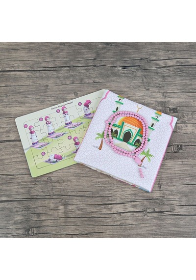 İsme Özel Çocuk Seccadesi Pembe 45x82 Cm Aksa Pembe & Kokulu Tesbih Bebek Pembesi & Ayşe Namaz Kılıyor Puzzle Çok Renkli