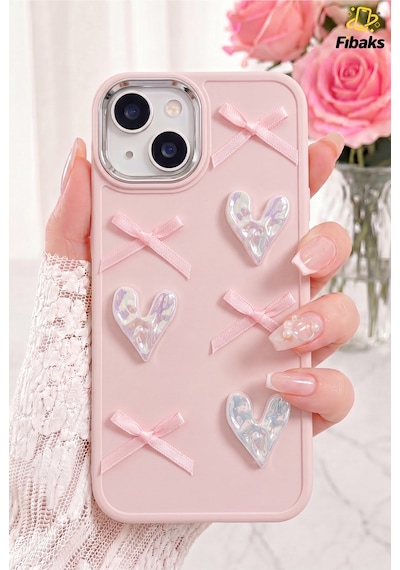 Fibaks iPhone 13/14/15 Uyumlu Kılıf Kamera Çıkıntılı Kalpli Fiyonk Desenli Pembe Yumuşak Silikon Kapak