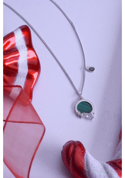 Innuendo Jewelry 925 Ayar Gümüş Damla Taş Detaylı Oval Kolye Yeşil