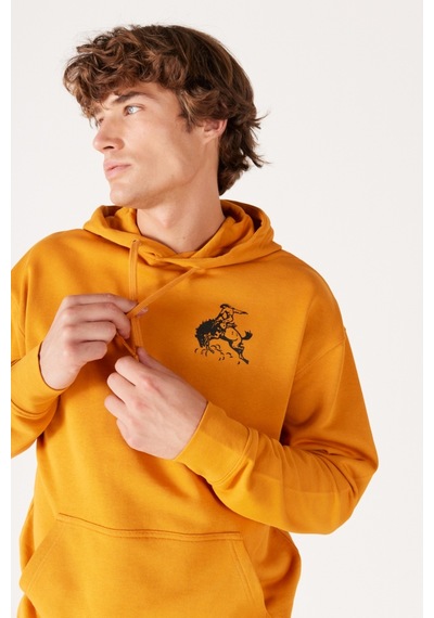 Wrangler Loose Fit Rahat Kesim Pamuk Kapüşonlu İçi Polarlı Sırt Baskılı Turuncu Sweatshirt W656I4H43 Hardal