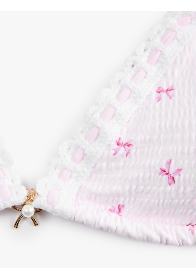 Koton Koton X Sibil Çetinkaya - Fiyonk Charm Detaylı Kroşeli Üçgen Bikini Üstü Pembe Desenli 6sak10083mm Koton Koton X Sibil Çetinkaya - Fiyonk Charm Detaylı Kroşeli Üçgen Bikini Üstü Pembe Desenli 6sak10083mm