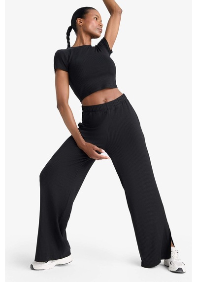 DeFactoFit Cropped Fit Bisiklet Yaka Sporcu Kısa Kollu Tişört E2536AX25SMBK81