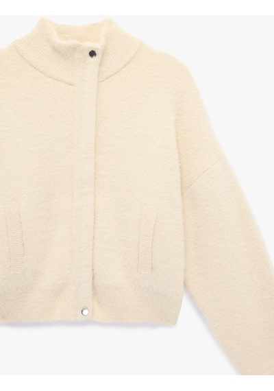 Koton Koton X Sibil Çetinkaya - Uzun Kollu Dik Yaka Fermuarlı Peluş Hırka Ekru 6wak90398ht