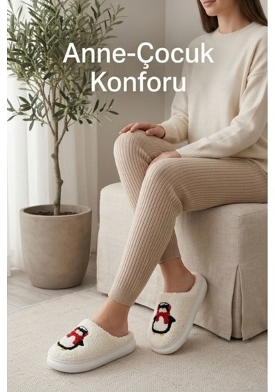 Hafif Ve Yumuşak Peluş Kaymaz Taban Anne Çocuk Misafir Penguenli Noel Yılbaşı Ekru Ev Terliği Beyaz Hafif Ve Yumuşak Peluş Kaymaz Taban Anne Çocuk Misafir Penguenli Noel Yılbaşı Ekru Ev Terliği Beyaz