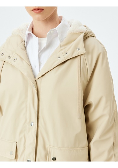 Koton Cepli Çıt Çıt Düğme Kapamalı Cepli İçi Peluş Astarlı Kapüşonlu Oversize Suni Deri Parka Bej 5wak00125ew Ekru Koton Cepli Çıt Çıt Düğme Kapamalı Cepli İçi Peluş Astarlı Kapüşonlu Oversize Suni Deri Parka Bej 5wak00125ew Ekru