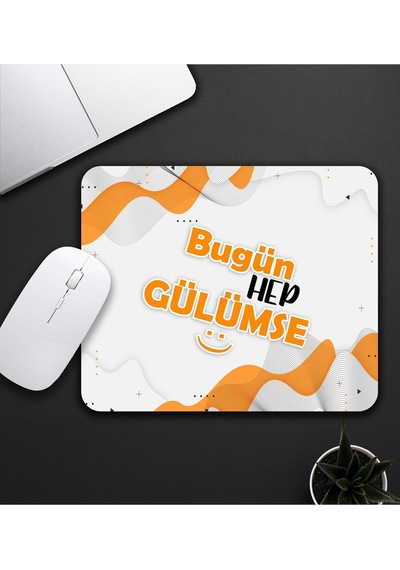 Bugün Hep Gülümse Yazılı Mouse Pad 23x19cm Fare Altlığı Kaydırmaz Taban De600 Mousepad