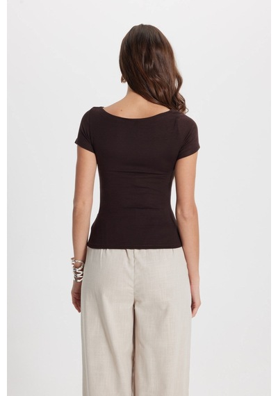 Tudors Kadın Slim Fit Dar Kesim Pamuklu Kayık Yaka Kısa Kollu Kahverengi Tişört-50531