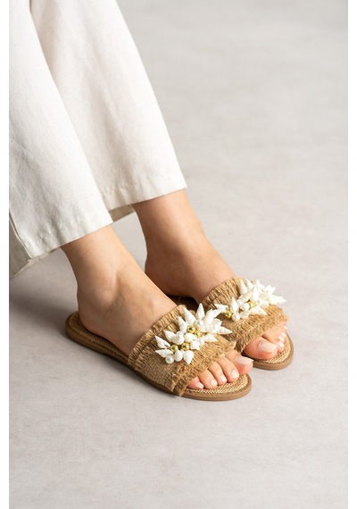 Dabab Shoes Shella Kadın Deniz Kabuğu Ve İnci Detaylı Bej Hasır Dokulu Düz Taban Açık Burun Terlik Dabab Shoes Shella Kadın Deniz Kabuğu Ve İnci Detaylı Bej Hasır Dokulu Düz Taban Açık Burun Terlik