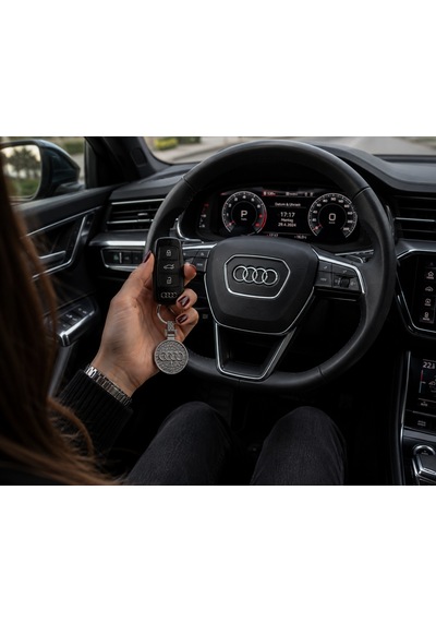 Audi İle Uyumlu Lüks Metal Taşlı Anahtarlık Aksesuar A1 A3 A4 A5 A6 A7 Q1 Q3 Q5 Q7 Quatro Sline