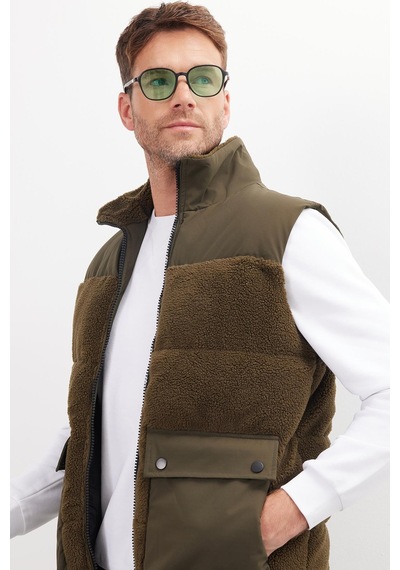 Tudors Erkek Regular Fit Klasik Kesim Kürk Detaylı Dik Yaka Çift Cepli Sıcak Tutan Koyu Yeşil Yelek-41604 Koyu Yeşil Tudors Erkek Regular Fit Klasik Kesim Kürk Detaylı Dik Yaka Çift Cepli Sıcak Tutan Koyu Yeşil Yelek-41604 Koyu Yeşil