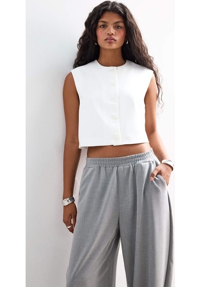 Defacto Cropped Fıt Bisiklet Yaka Krep Yelek F8112AX25AU