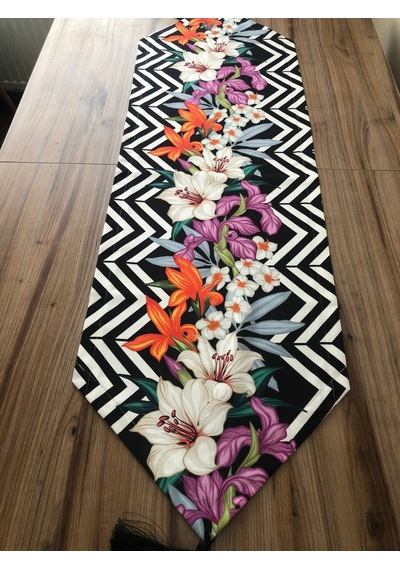 Zigzag Üzerine Turuncu Mor Çiçek Desenli Runner Çok Renkli