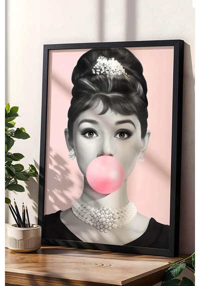 Audrey Hepburn Pembe Sakız Balonu Çerçeveli Tablo - Pop Art Poster Tablo