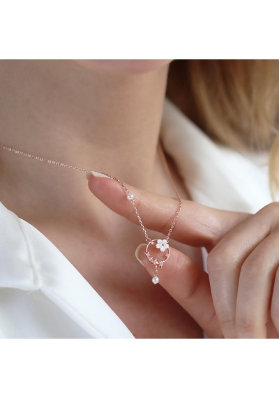 Zambak Çiçeği İnci Detaylı Rose Gold Kaplama Gümüş Kolye Gümüş