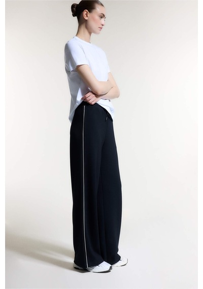 Defacto Ultra Yumuşak Wide Leg Geniş Paça Standart Boy Modal Sporcu Pantolon D7128ax26spbk81 Siyah-bk81 Defacto Ultra Yumuşak Wide Leg Geniş Paça Standart Boy Modal Sporcu Pantolon D7128ax26spbk81 Siyah-bk81
