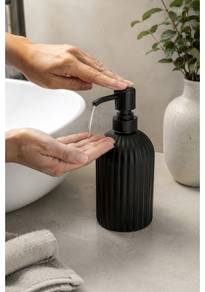 Vovy Çizgili Cam Sabunluk 500 Ml Siyah Pompalı Modern Sıvı Sabun Ve Deterjan Dispenseri - 18,5 Cm X 7 Cm